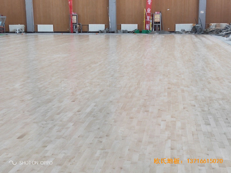 西寧世紀(jì)職業(yè)技術(shù)學(xué)?；@球館運(yùn)動(dòng)地板鋪設(shè)案例3